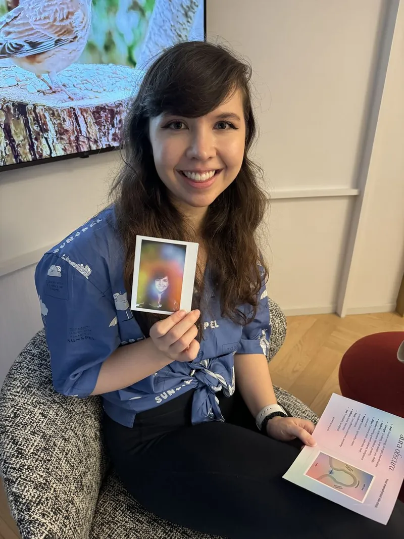 guest with her aura portrait and interpretation guide